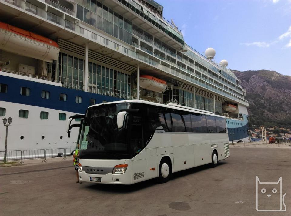 Rent buses and minibuses in Kotor with a driver